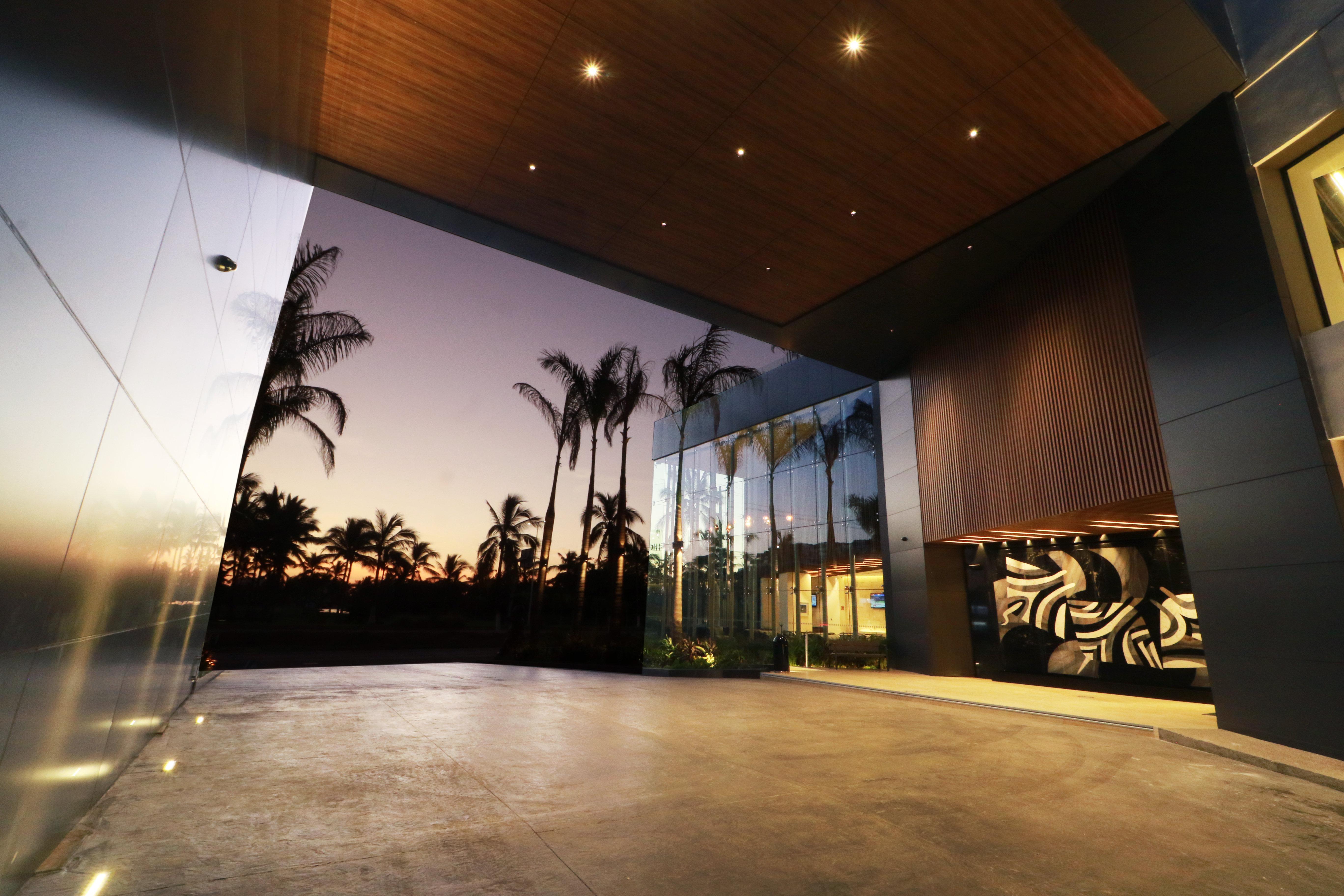 Holiday Inn & Suites - Puerto Vallarta Marina & Golf By Ihg Exterior foto